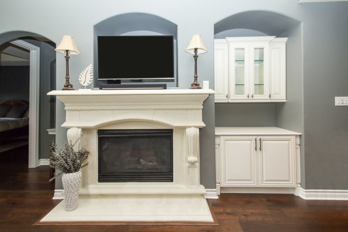 wall TV with an arch in the interior