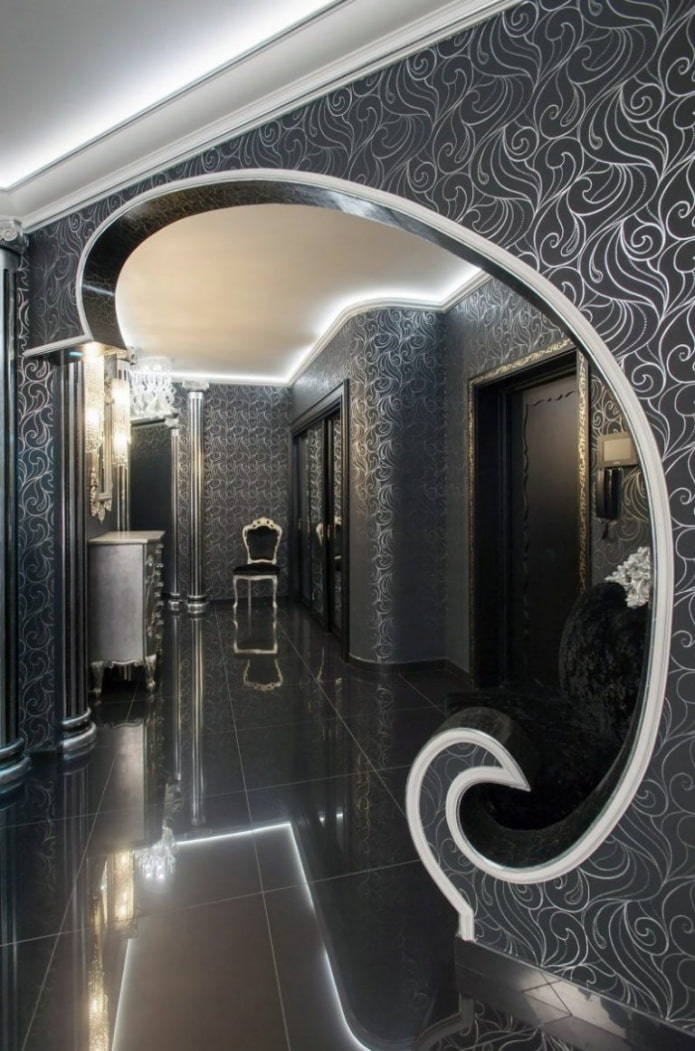 semi-arch in the interior of the hallway