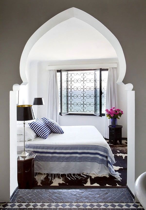 unusual plasterboard arch in the interior unusual plasterboard arch in the interior