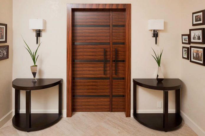 coffee semicircular tables in the interior