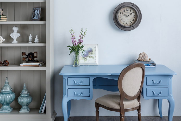 Provence style writing table