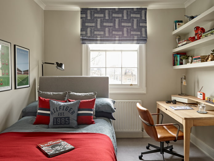 writing desk in teen boy's room