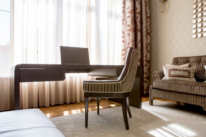 computer table with rounded edges in the interior