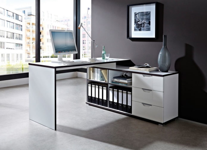 computer large table in the interior