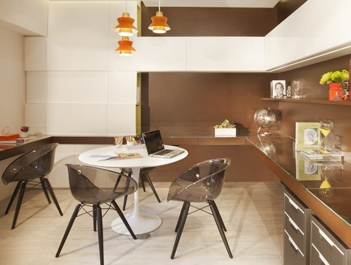 computer round table in the interior