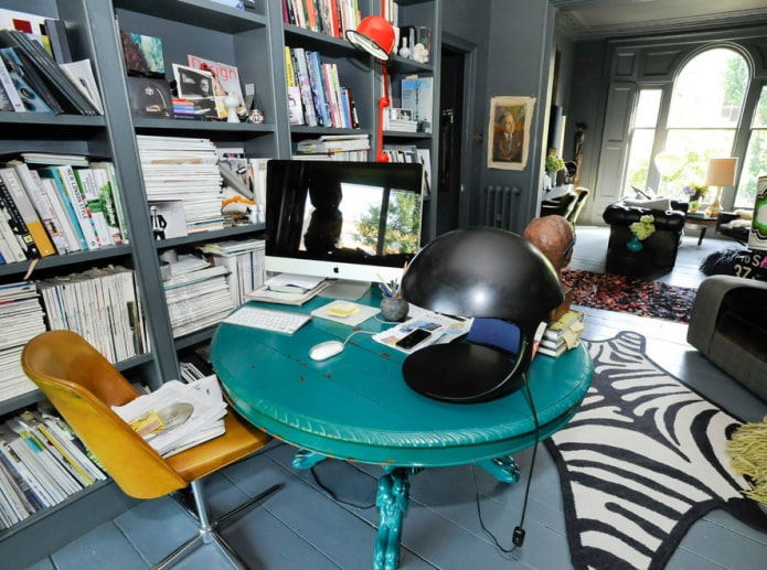 computer round table in the interior