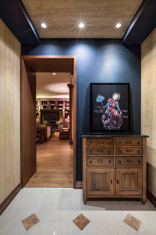 passage without a door in the interior of the corridor