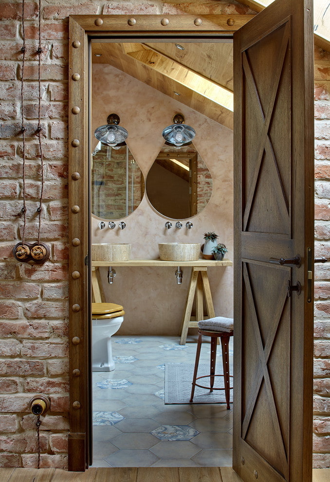 wooden platbands in the interior