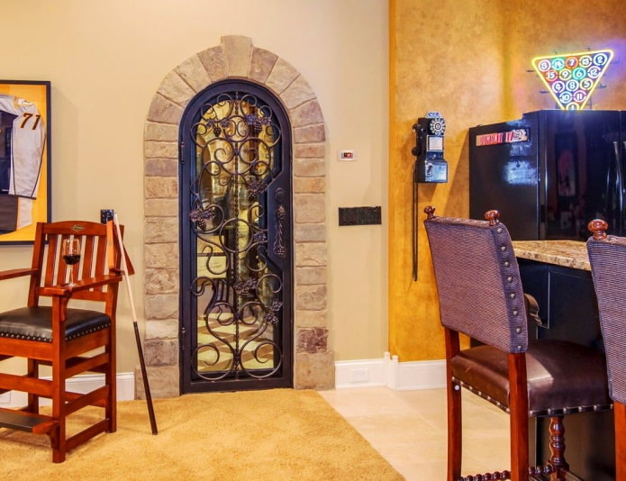 Single-leaf metal door with openwork pattern Single-leaf metal door with openwork pattern