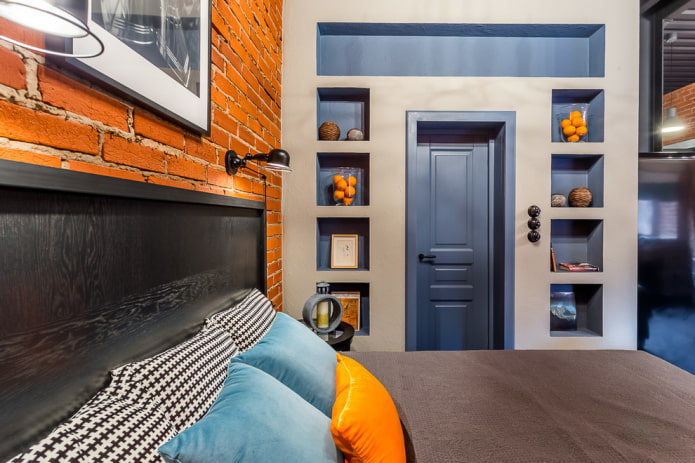 wall with niches in the interior wall with niches in the interior