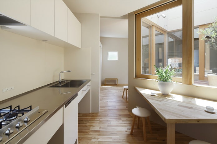 Triangular table Triangular table