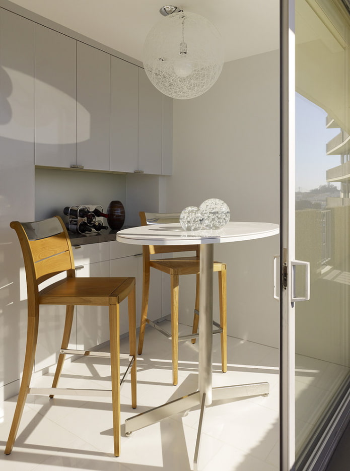 Mini table on one leg Mini table on one leg