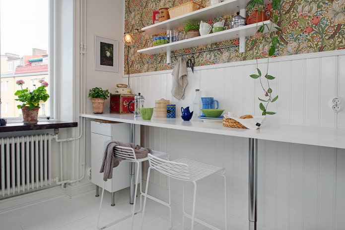 Narrow white table Narrow white table