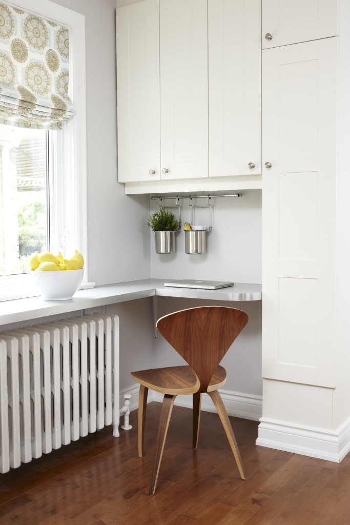 Narrow corner table Narrow corner table