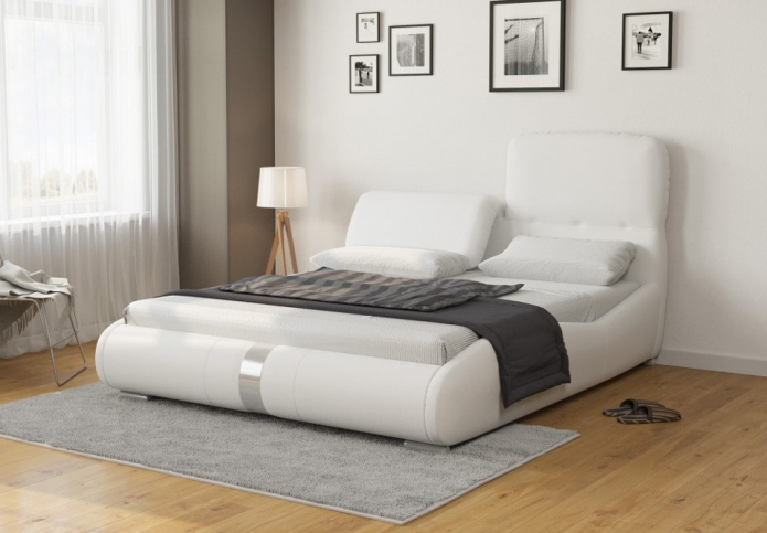 double model with headrests in the interior