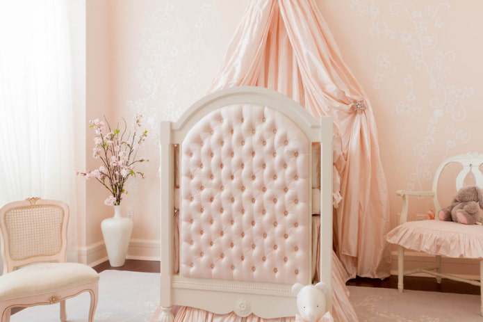 baby cot with a carriage turnbuckle