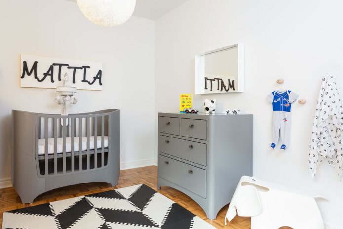 model for a newborn boy in the interior