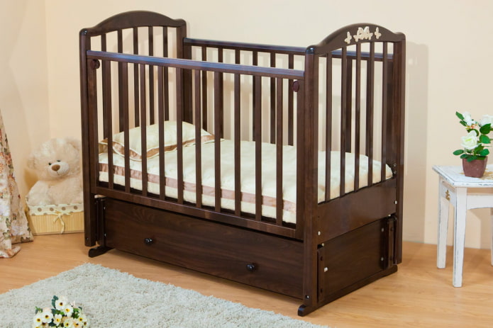 bed with a pendulum mechanism in the interior