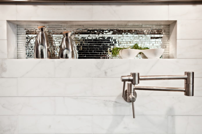 Niche with a mirrored wall Niche with a mirrored wall