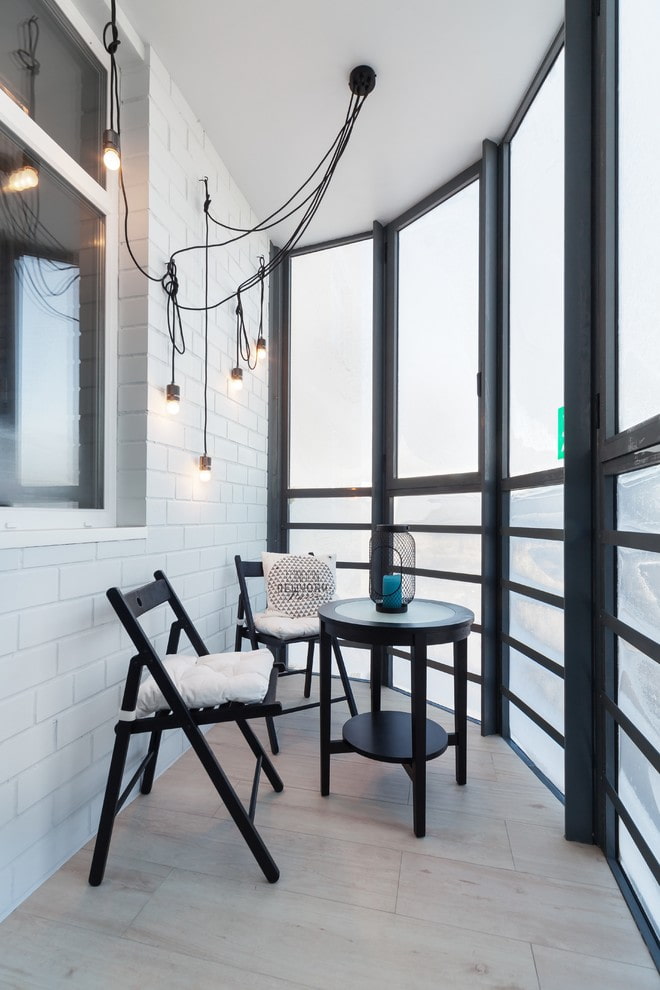 tiles on the floor in the interior of the balcony
