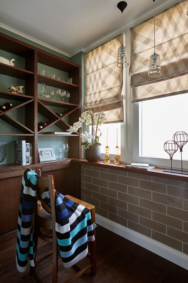 brick-like tiles in the interior of the balcony