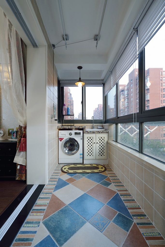 tiles in the interior of the balcony