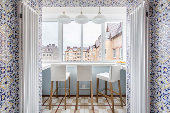 staggered tiles on the balcony