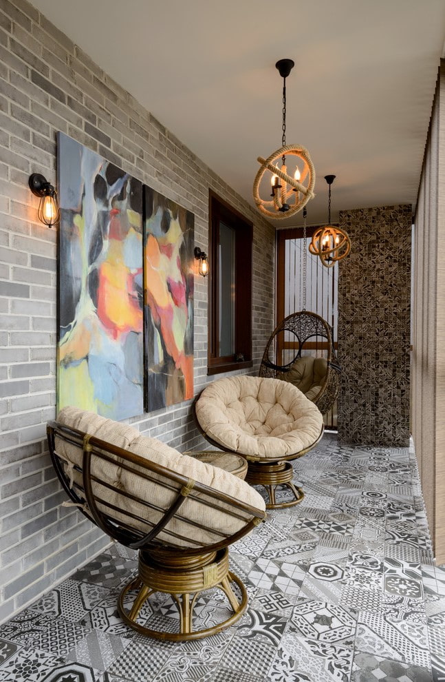 tiles in the interior of the balcony