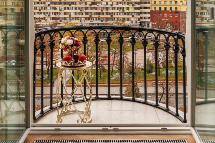 floor tiles on a semicircular balcony