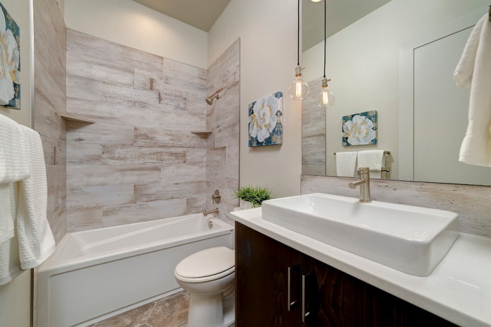 wood-effect tile design in the bathroom interior