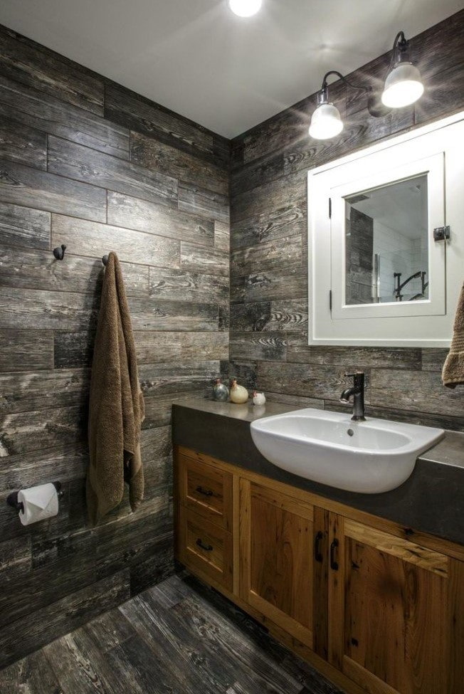 wood-effect tile design in the bathroom interior