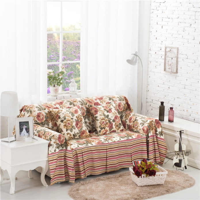 patterned cape for the sofa in the interior