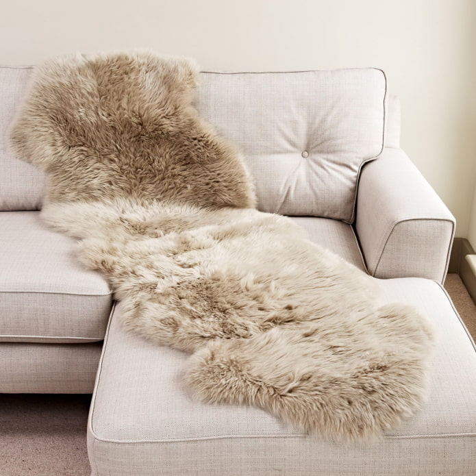 sofa cape in the form of a skin in the interior