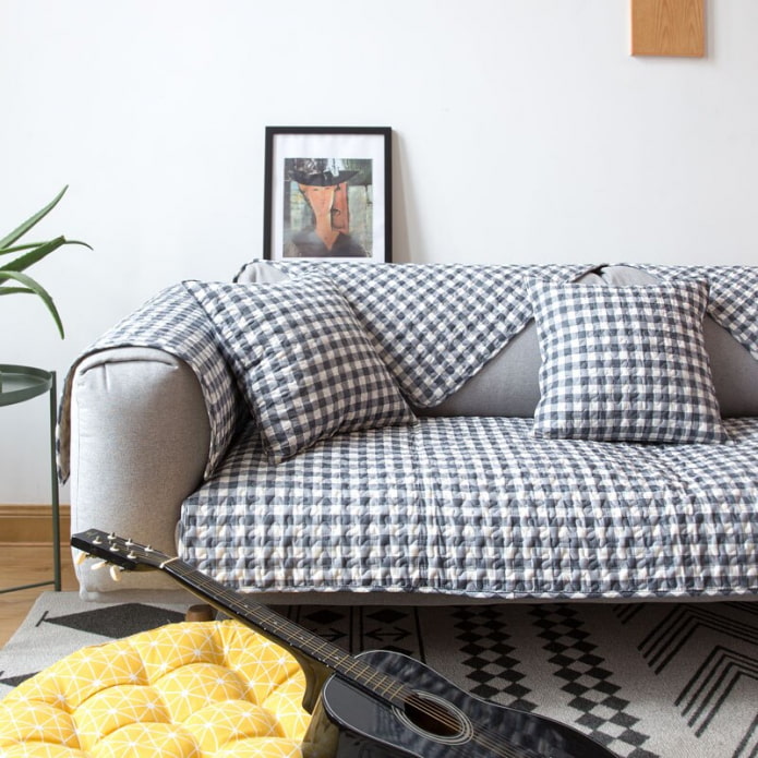 plaid cape for the sofa in the interior