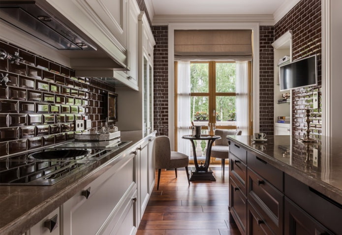 Chamfers on brown tiles