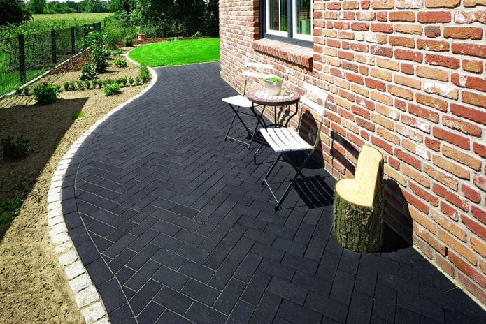 black sidewalk tiles