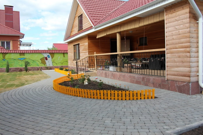 outdoor tiles in the courtyard of a private house