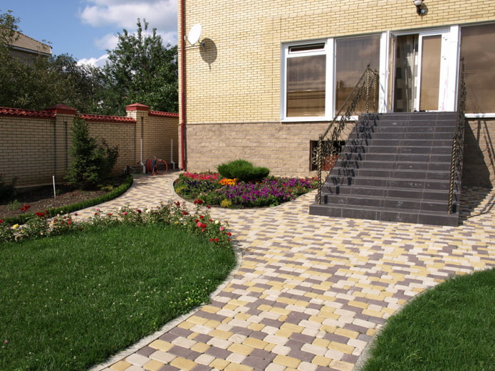 outdoor tiles in the courtyard of a private house