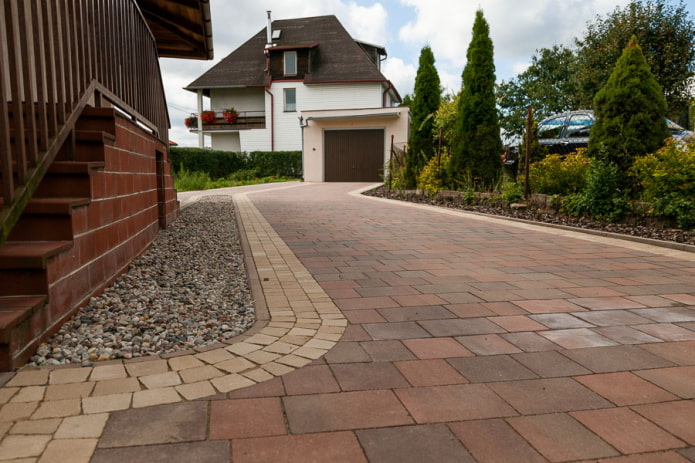 outdoor tiles in the courtyard of a private house