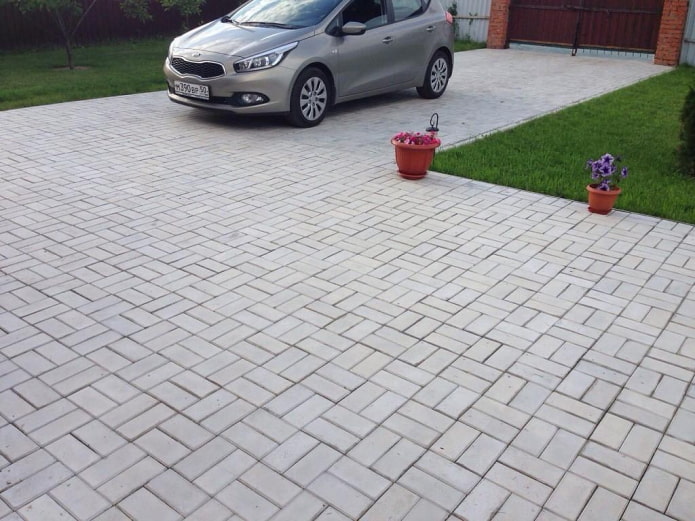 outdoor tiles in the courtyard of a private house