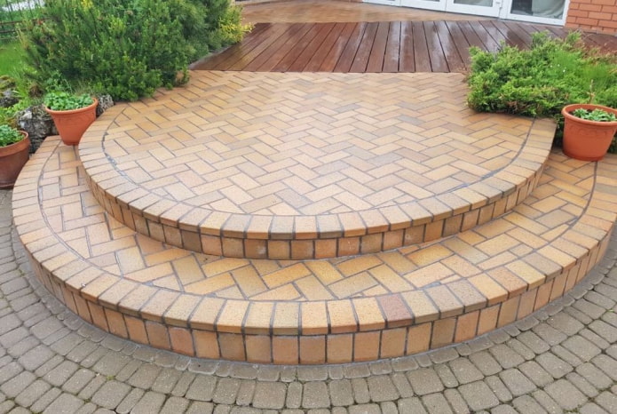 porch with street tiles