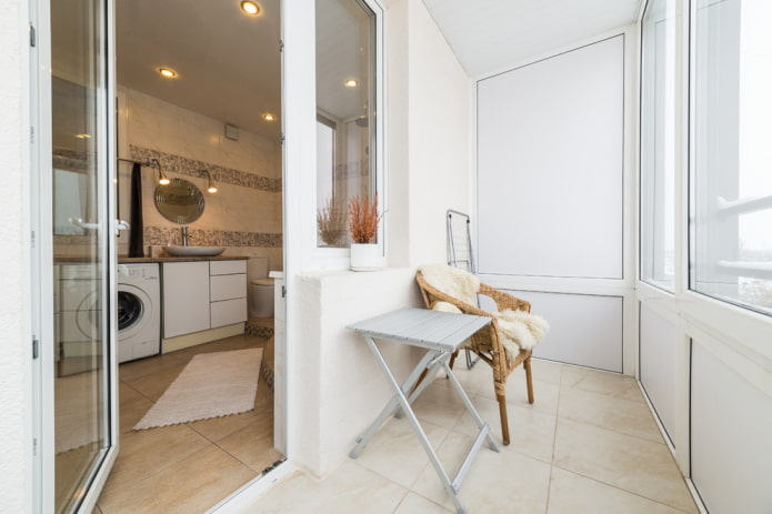 floor tiles in the interior of the balcony