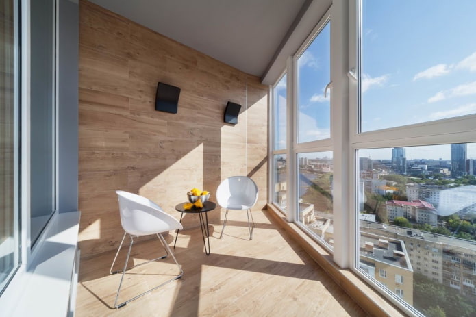 wood-effect floor tiles in the interior