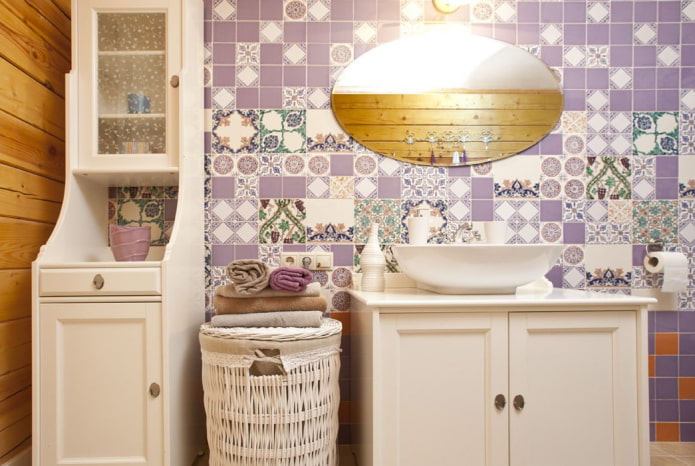 tiles in the interior of the bathroom in the style of Provence