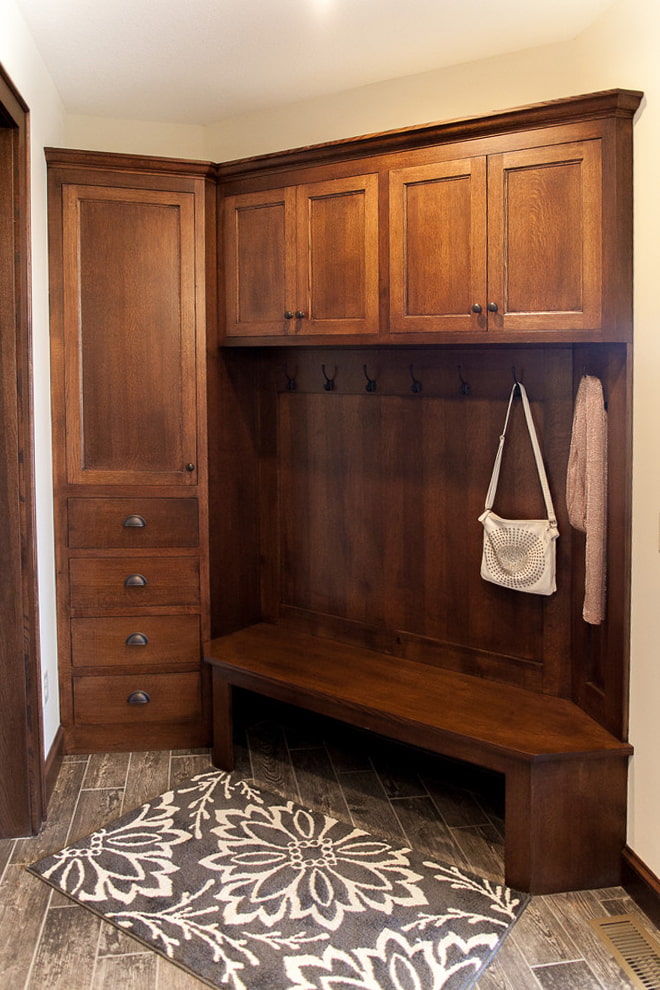 Cabinet at an angle of 45 degrees