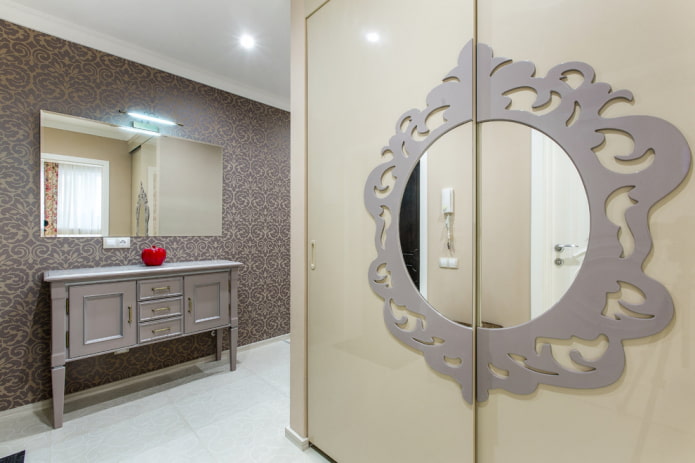 design of cabinets in the interior of the corridor