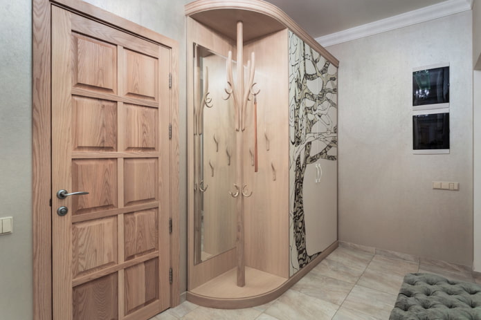 design of cabinets in the interior of the corridor