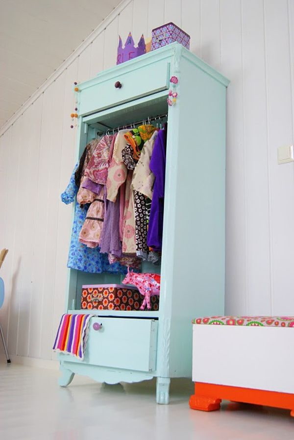 design of cabinets in the interior of the corridor