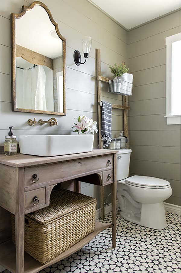 Bathroom with a Provencal bias Bathroom with a Provencal bias