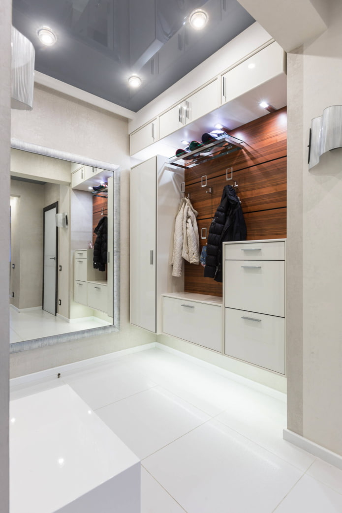 Glossy ceilings and facades Glossy ceilings and facades